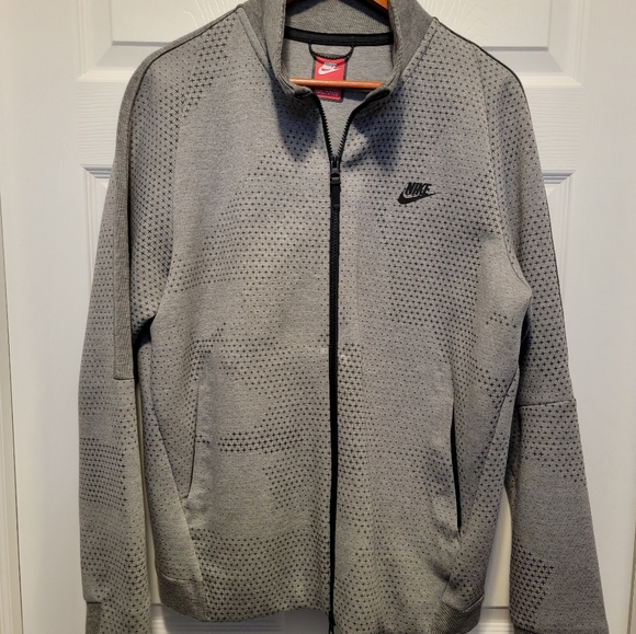 Nike sweater - Picture 2 of 2